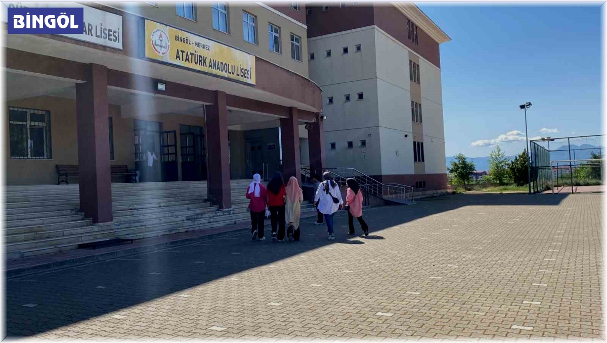 Bingöl'de YKS'nin ilk oturumu TYT sınavı başladı