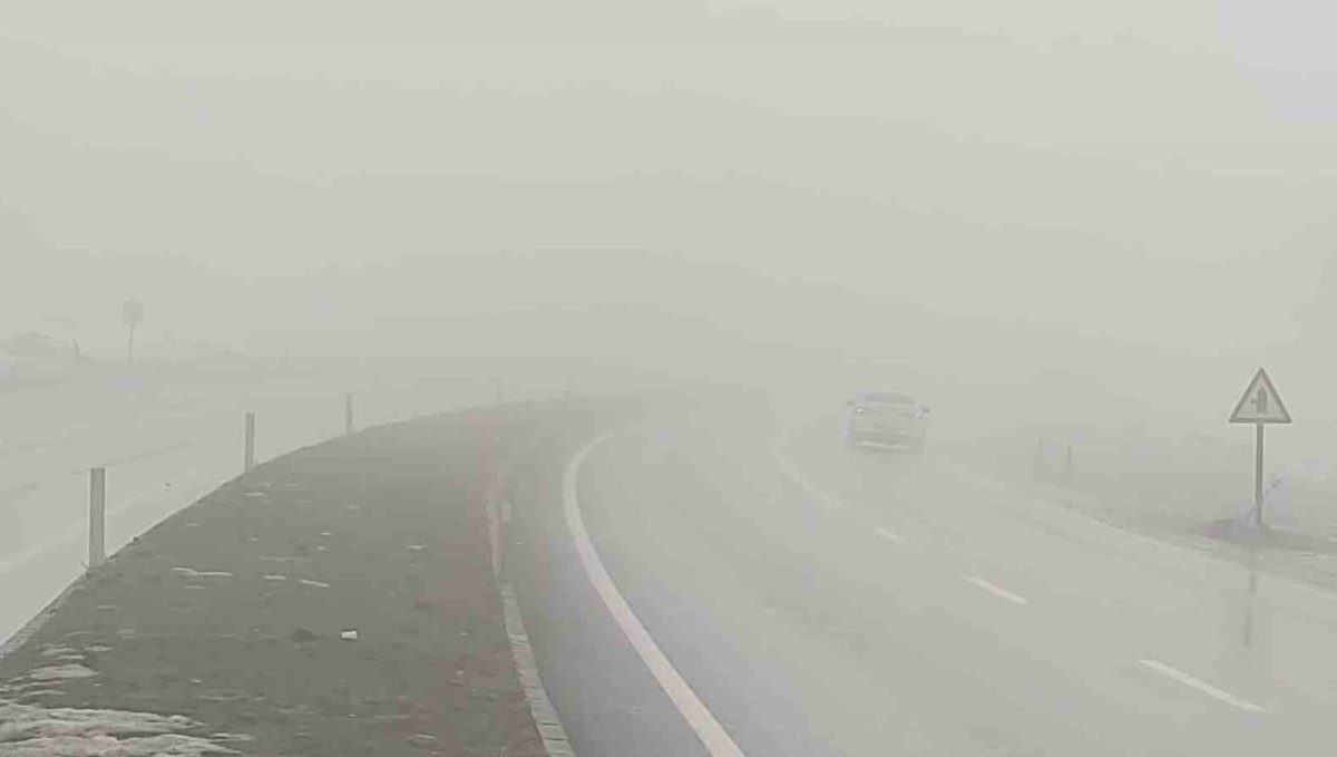 Bingöl'de yoğun sis görüş mesafesini düşürdü