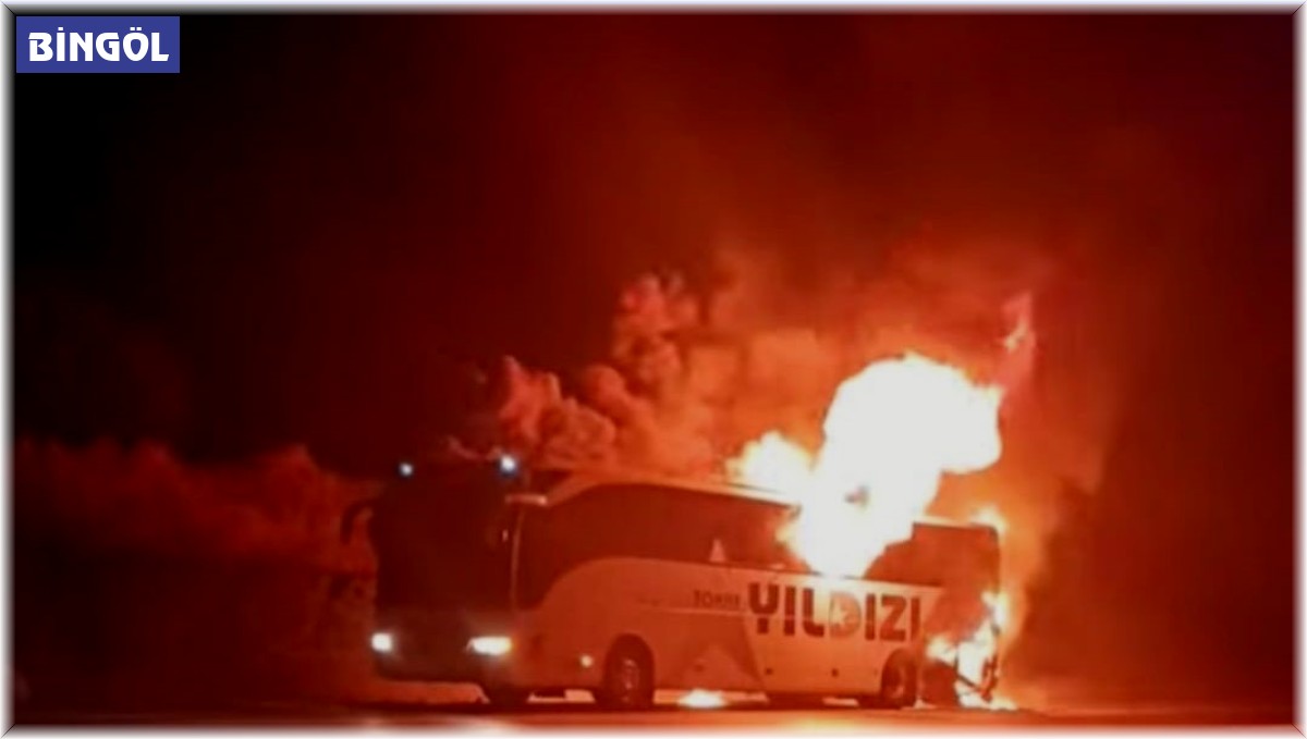Bingöl'de yolcu otobüsü seyir halindeyken alev topuna döndü