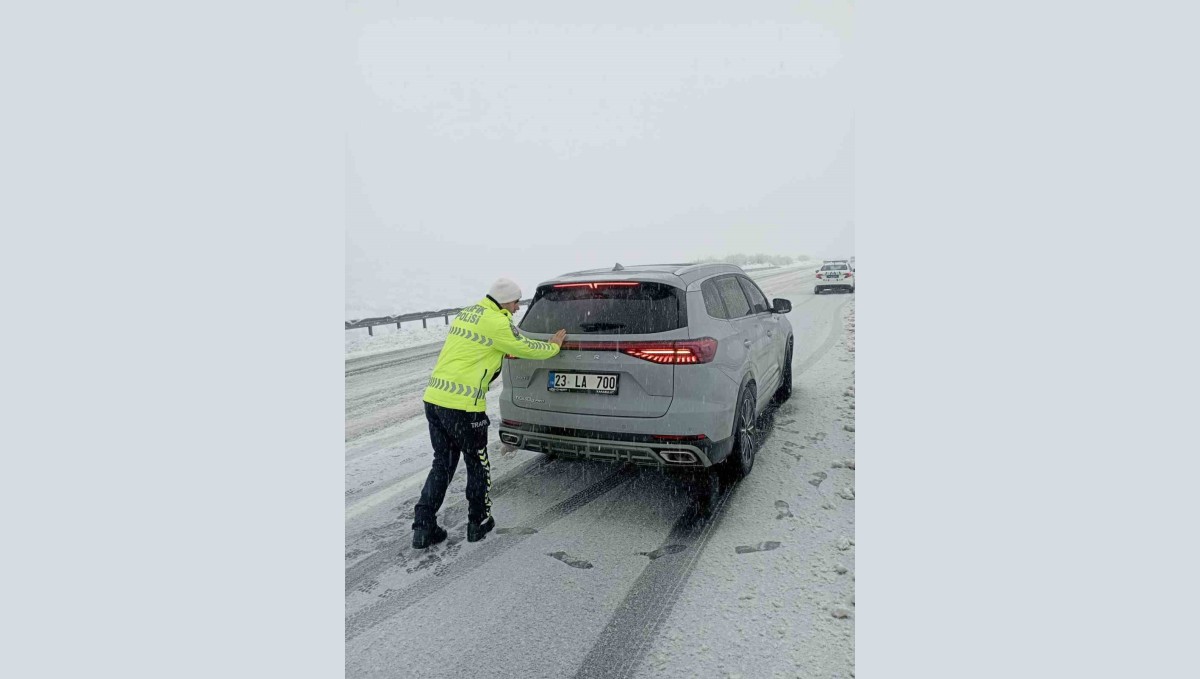 Bingöl'de yolda kalan sürücülerin imdadına polis ekipleri yetişti