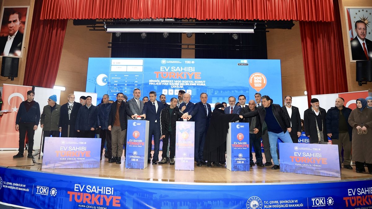 Bingöl'de Yüzyılın Konut Projesi ile yapılacak konutların hak sahipleri kurayla belirlendi