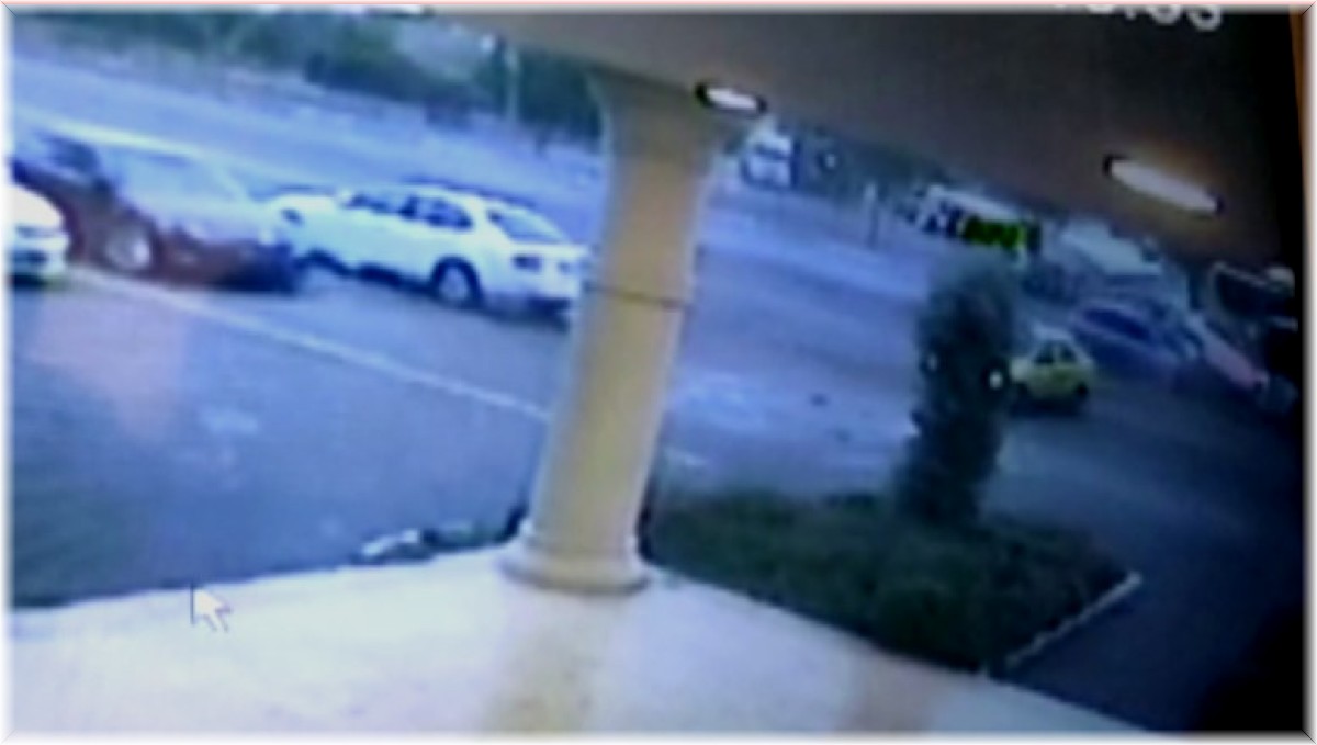 Bingöl'deki 3 kişinin yaralandığı trafik kazası güvenlik kamerasına yansıdı