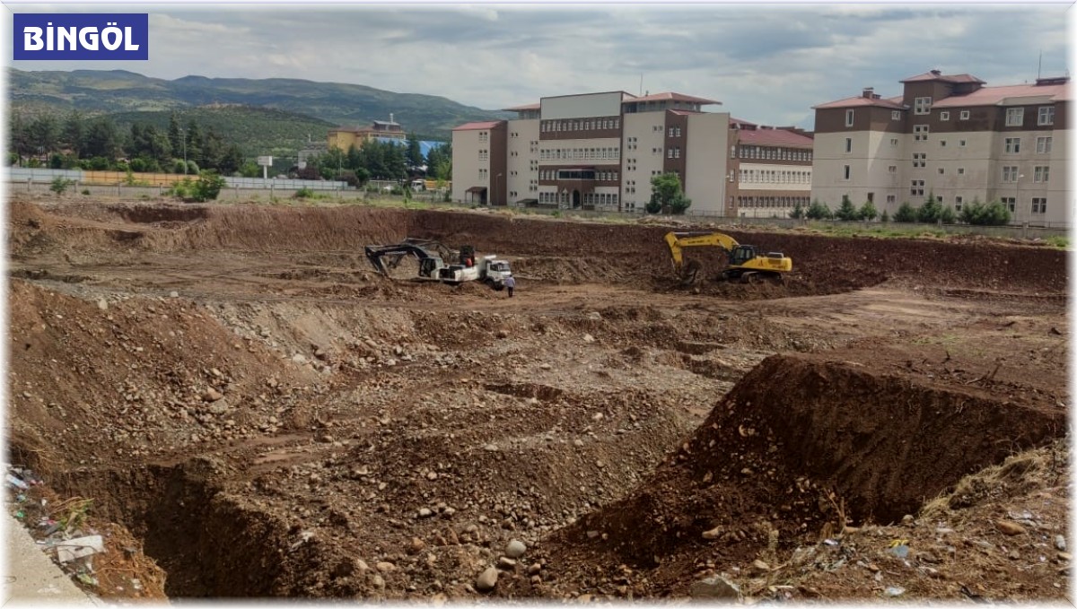Bingöl'deki 500 yataklı devlet hastanesi kazı çalışmaları devam ediyor