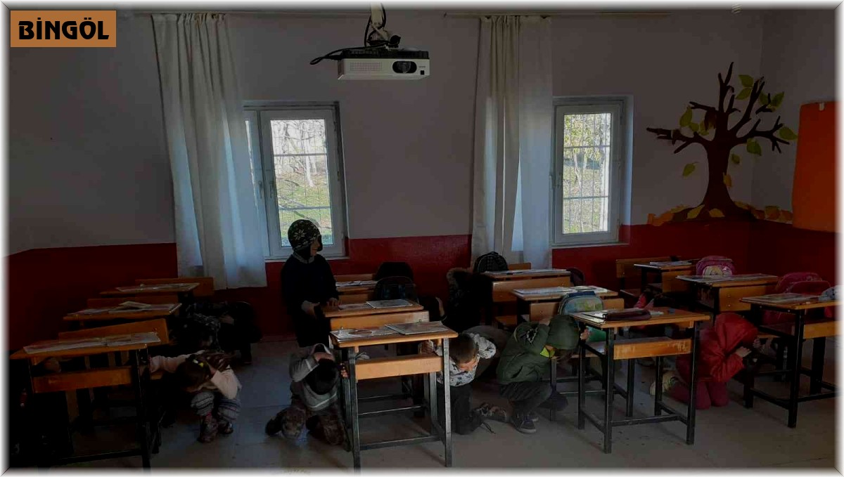 Bingöl'deki köy okullarında deprem tatbikatı yapıldı