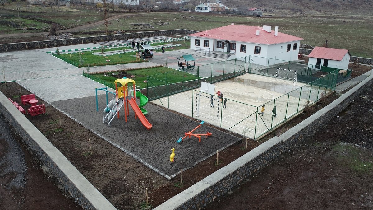 Bingöl'deki köy yaşam merkezi eğitimden sağlığa birçok hizmet sunuyor