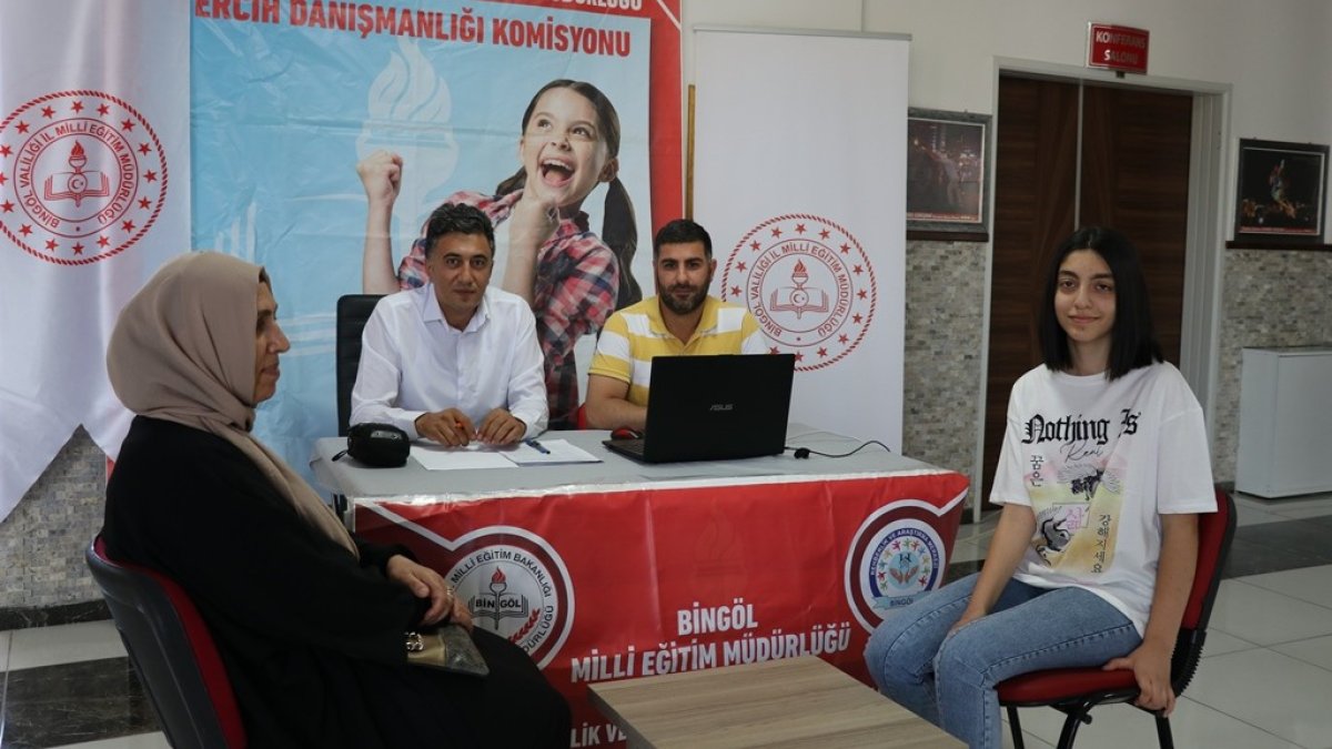 Bingöl'deki okullarda LGS tercih danışmanlık büroları kuruldu