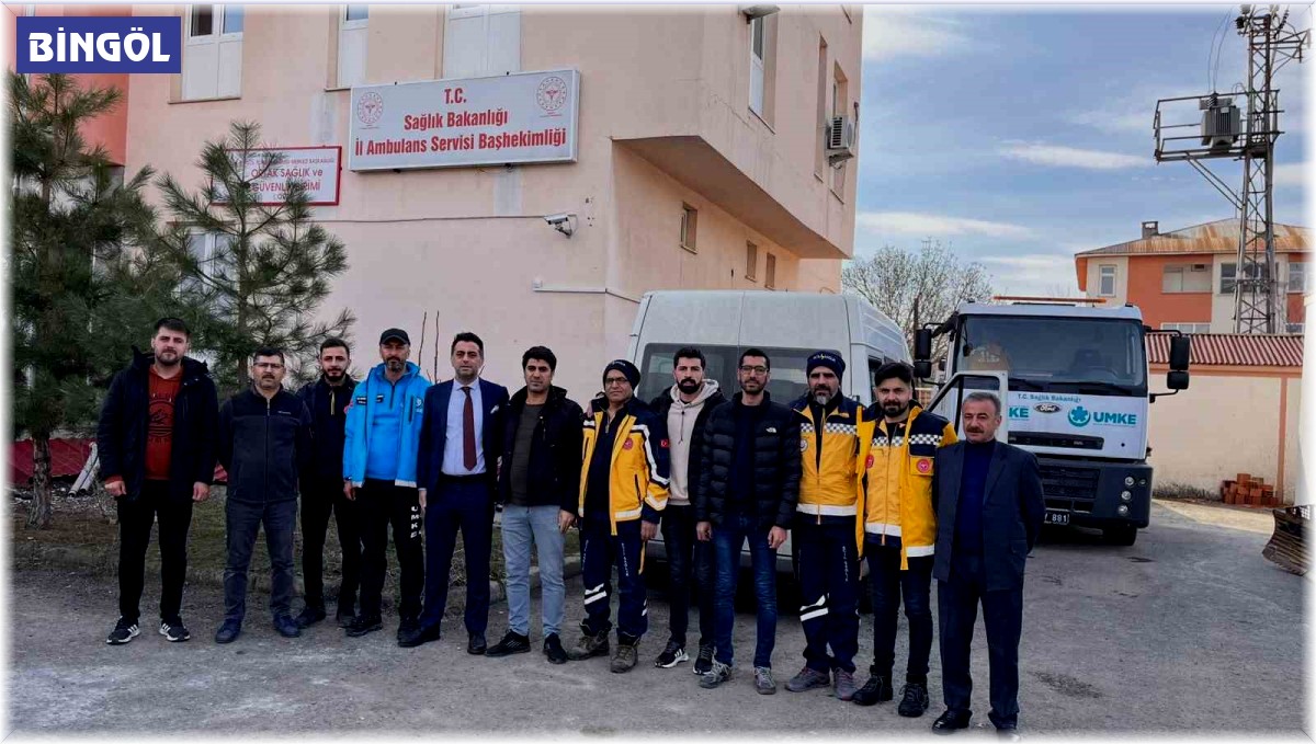 Bingöl'den deprem bölgelerine sağlıkçılar gönderildi