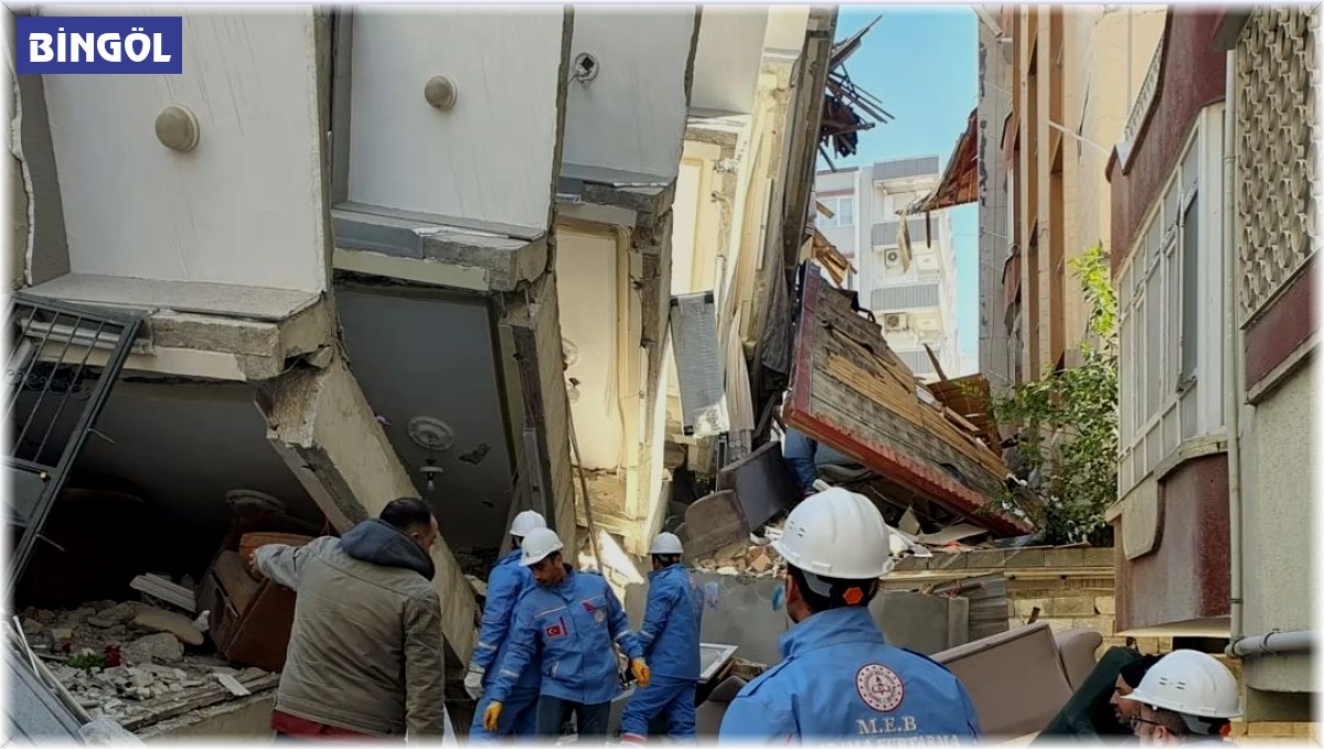 Bingöl'den deprem bölgesine 796 personel gönderildi