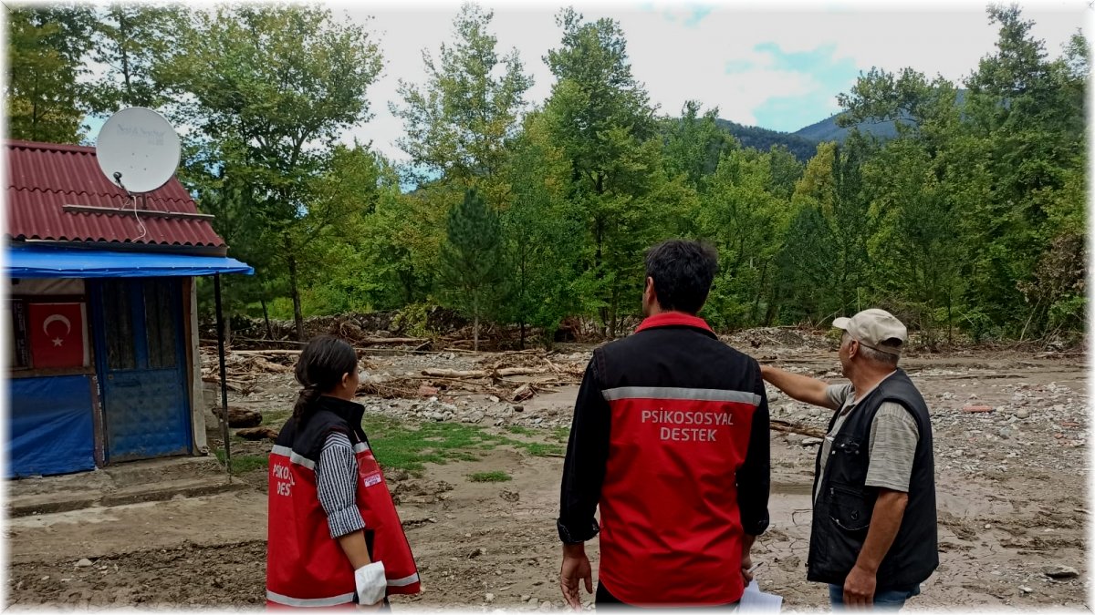 Bingöl'den yola çıkan psikososyal destek ekibi afet bölgesinde