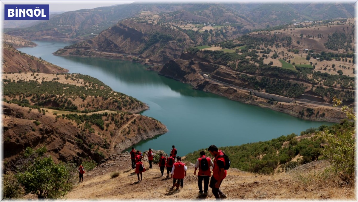Bingöl'e gelen gençlik gönüllüleri, tarihi yerleri gezip çocuklarla vakit geçirdi