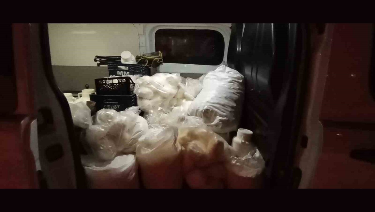 Bingöl hijyen kurallarına aykırı taşınan peynir ve tereyağ ele geçirildi