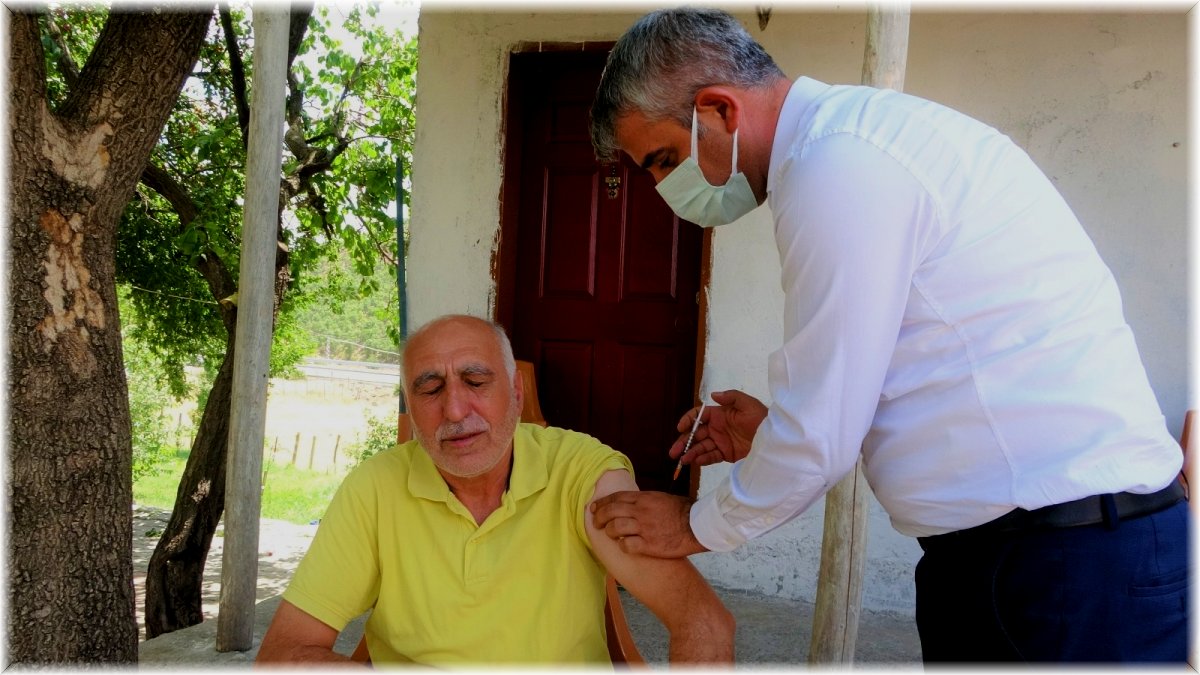 Bingöl mavi kategoriye göz kırptı, 3 günde 20 binden fazla kişi aşılandı