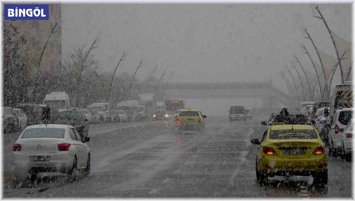 Bingöl merkezde beklenen kar yağışı başladı