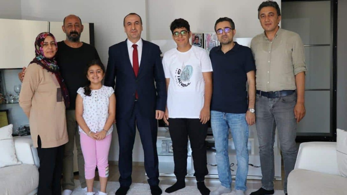 Bingöl Milli Eğitim Müdürü Yücel, LGS il birincisiyle bir araya geldi