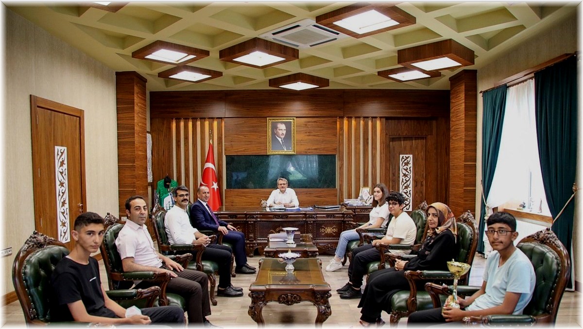 Bingöl Valisi Ekinci, derece yapan öğrencileri ağırladı