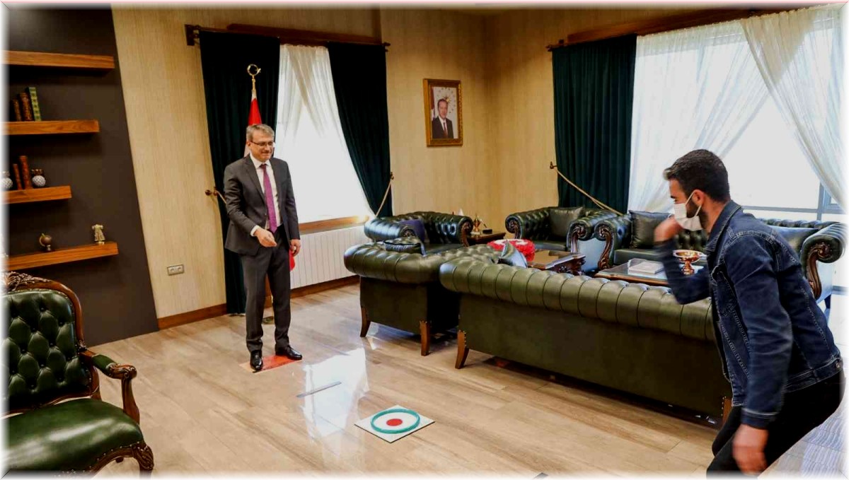 Bingöl Valisi Ekinci, Hemsball oynadı