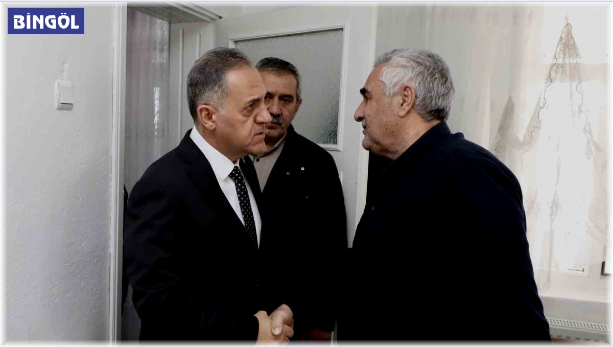 Bingöl Valisi Usta, şehit polisin ailesine başsağlığı dileklerini sundu