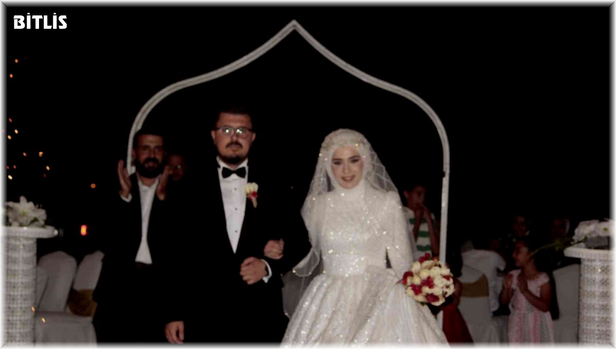 Binlerce çiftin nikahını kıyan baba, oğlunun nikahını da kendisi kıydı