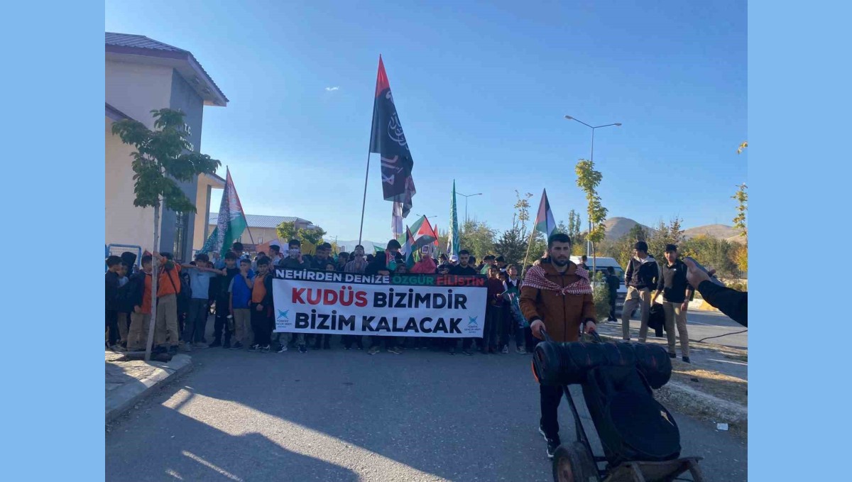 Binlerce Kişi Patnos'ta Yürüdü, "Özgür Filistin" Sloganları Yükseldi