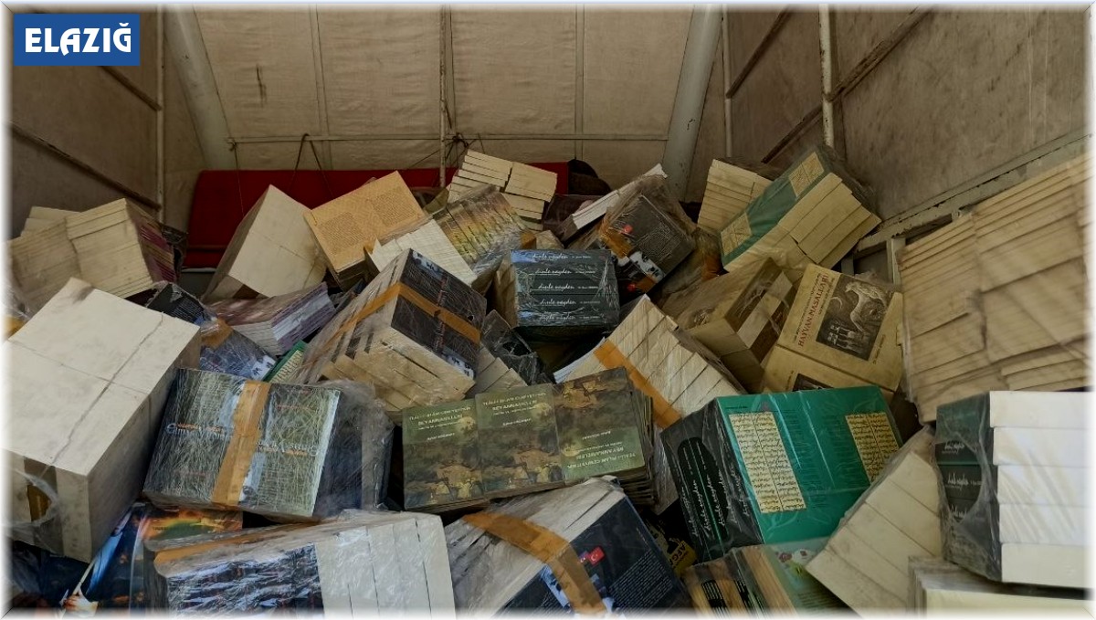 Binlerce kitabı çalarak geri dönüşüm tesisine satan şüpheliler suçüstü yakalandı