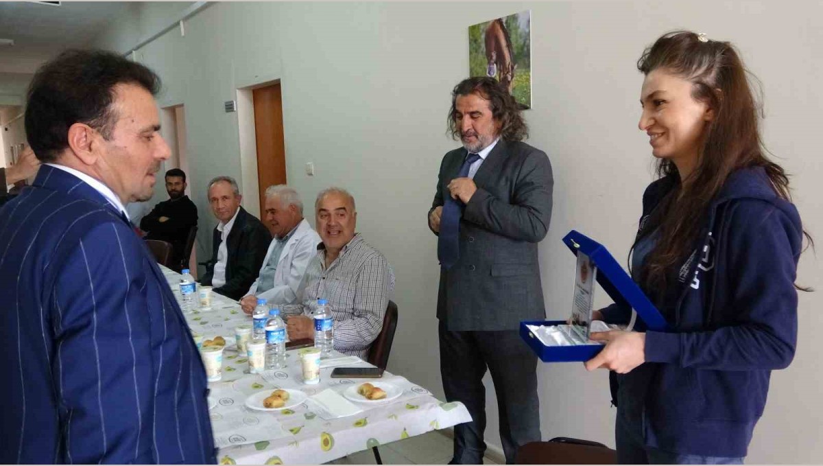 Binlerce öğrenci yetiştiren Van YYÜ'nün çınarı emekli oldu