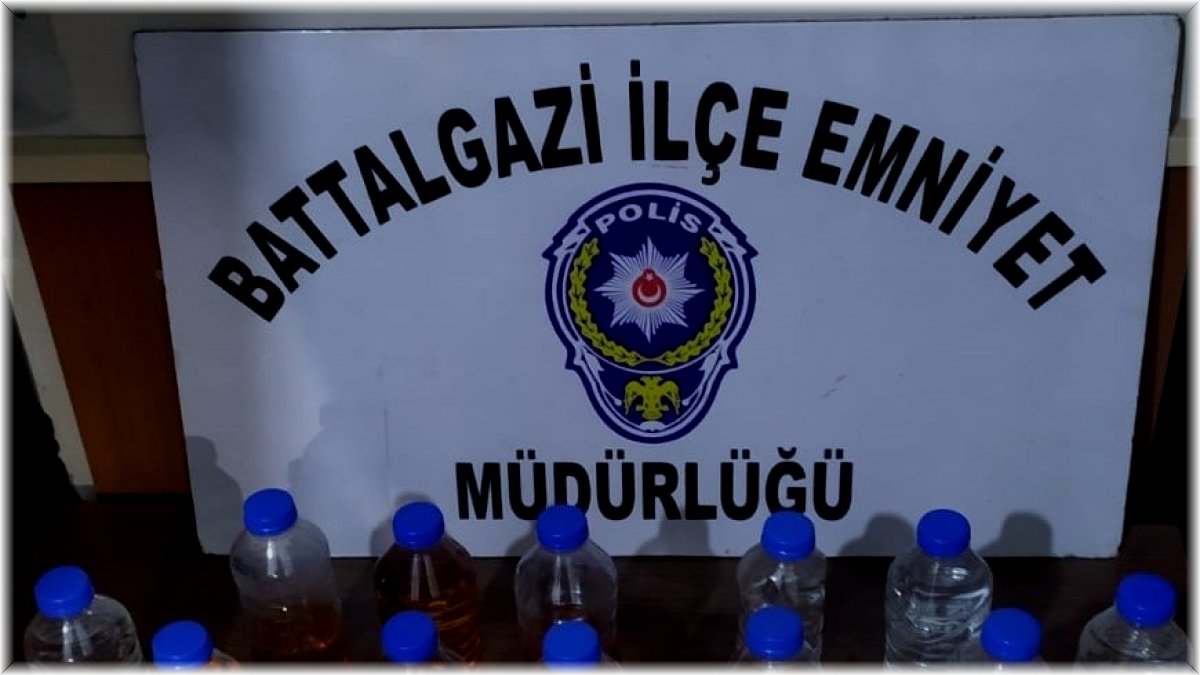 Bir araçtan 10 litre sahte alkol ele geçirildi