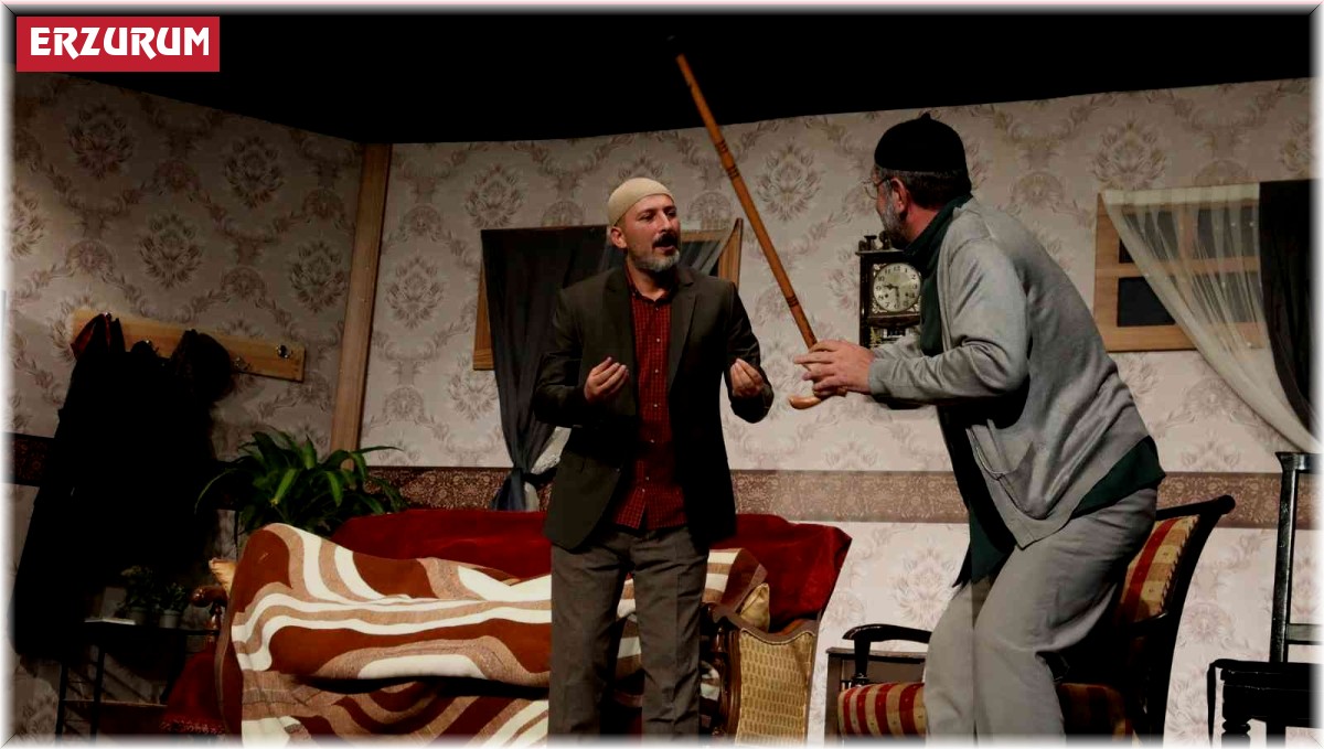 "Bir Bayram Sabahı" Alanya Tiyatro Festivali'nde yoğun ilgi gördü