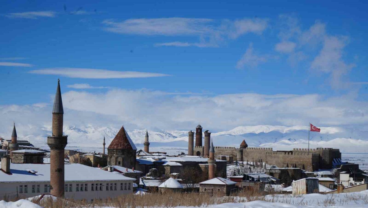 Bir diplomatik ricadan doğan teşebbüs: Erzurum'da İranlı çocuklar için mektep girişimi