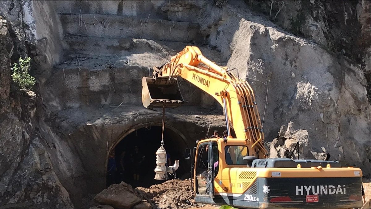 Bir işçinin kayıp olduğu selin geliş anının görüntüsü ortaya çıktı