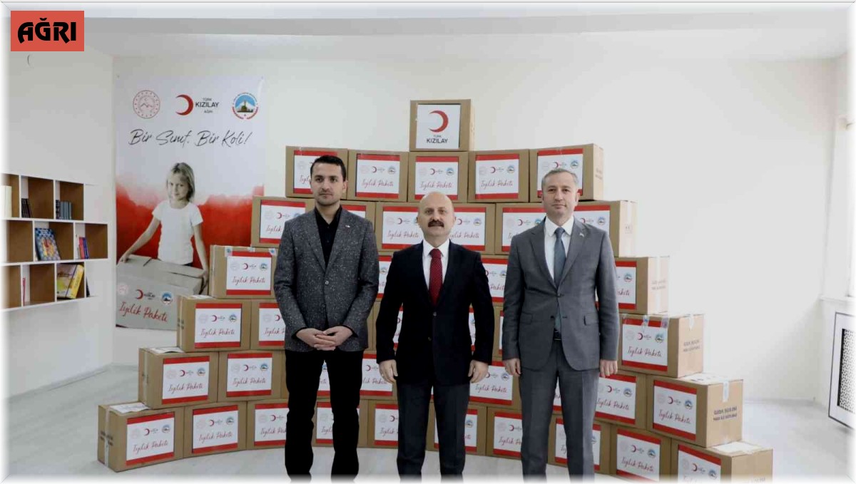 "Bir Sınıf Bir Koli" Projesi ile iyilik kolileri ihtiyaç sahibi ailelere ulaştırılıyor