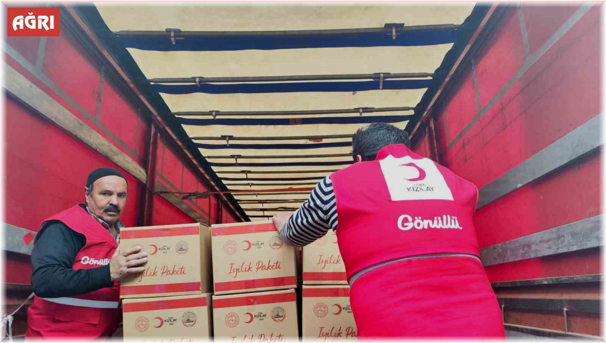 "Bir sınıf bir koli" projesinin meyveleri Kahramanmaraş'a doğru yola çıktı