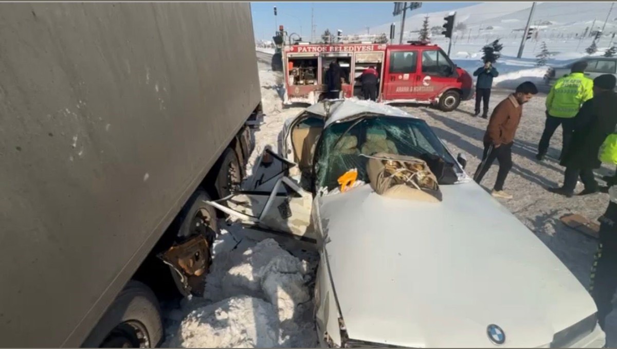 Biri Ağır 3 Yaralı: Patnos'ta Tır Otomobile Çarptı