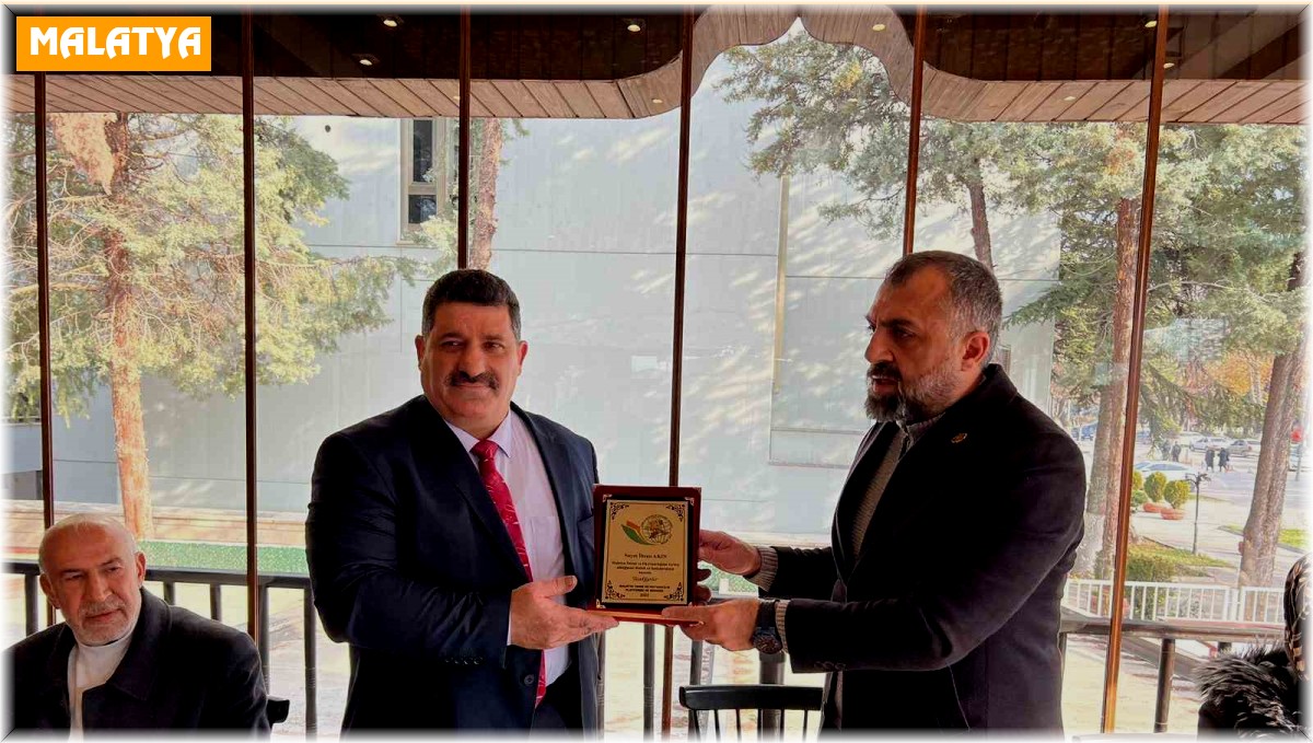 Birlik Başkanı Akın'a tarıma kazandırdığı projeler için plaket verili