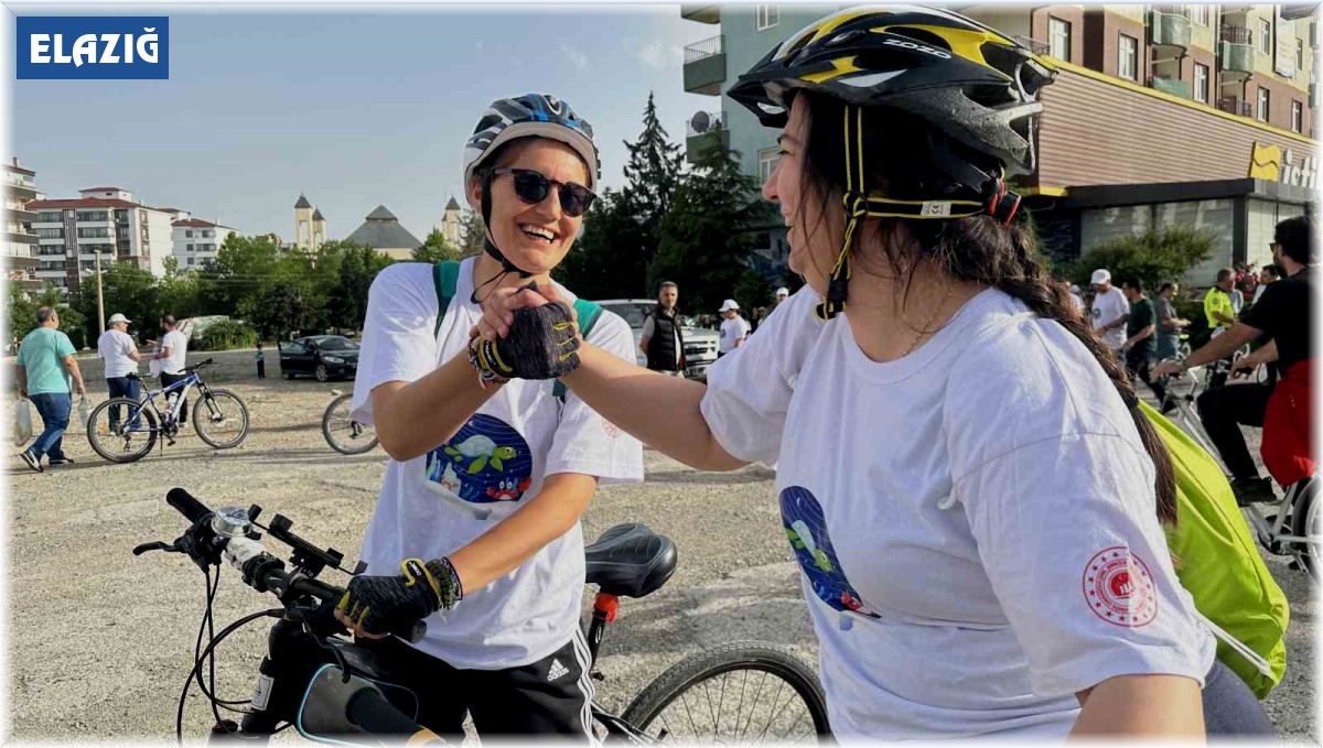 Bisiklet Günü'nü pedal çevirerek kutladılar