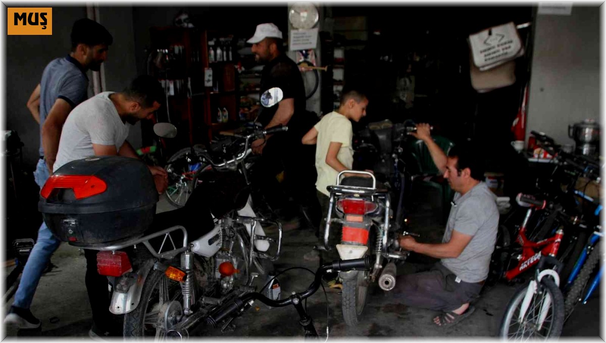 Bisiklet sezonunun açılması tamircilerin yüzünü güldürdü