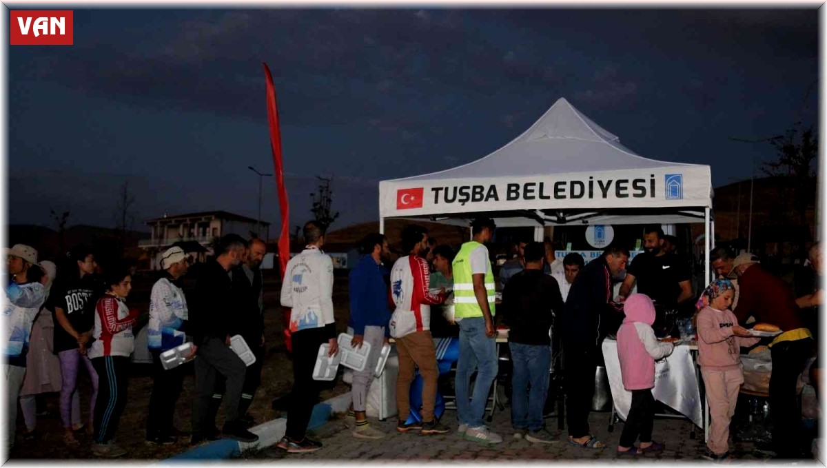 Bisikletçiler Tuşba Belediyesi Halk Plajında konakladı