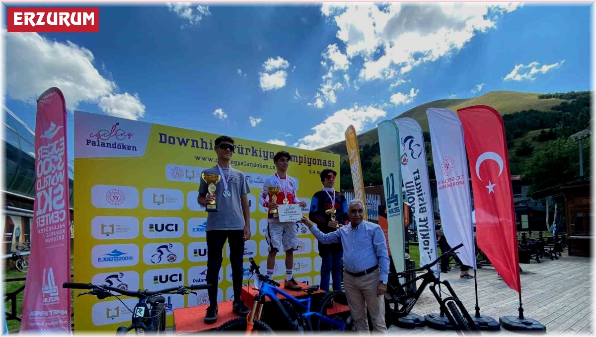 Bisiklette şampiyonlar madalyalarına aldı