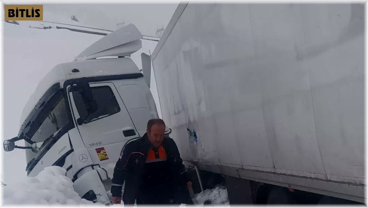 Bitlis AFAD'tan karda mahsur kalanlara yardım