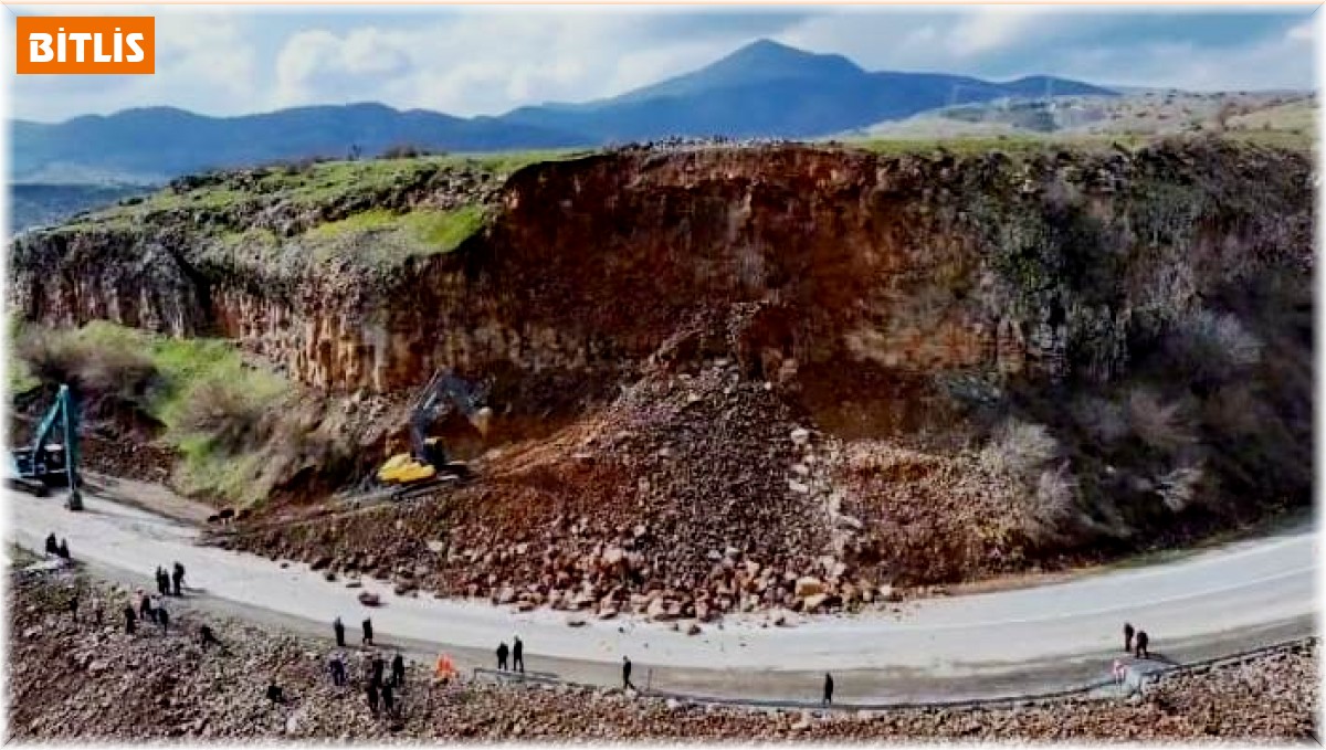 Bitlis-Baykan karayolunda heyelan