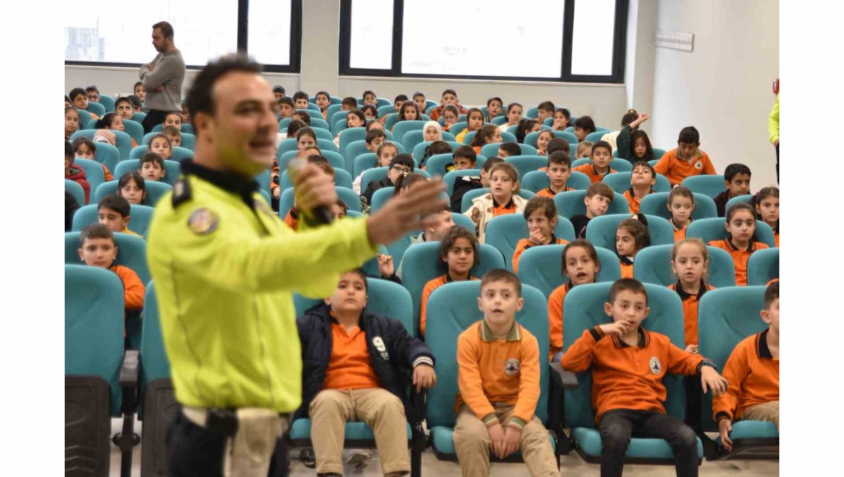 Bitlis Emniyet Müdürlüğünden çocuklara trafik eğitimi