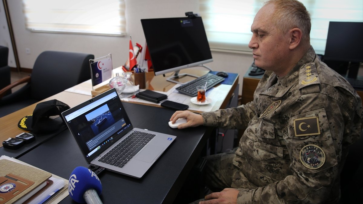 Bitlis Emniyet Müdürü Şensoy, AA'nın Yılın Kareleri oylamasına katıldı