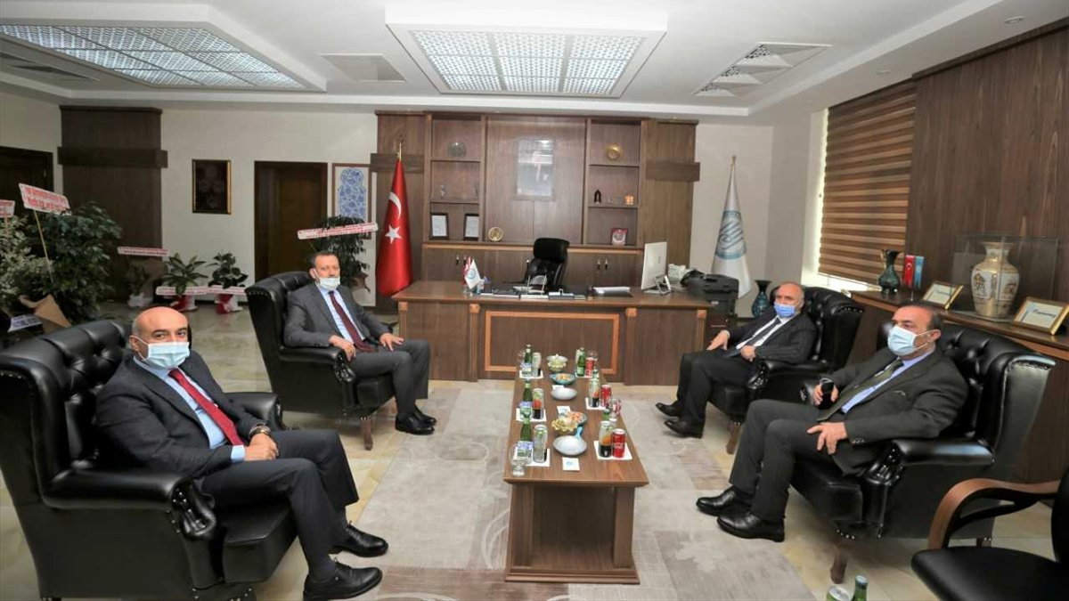 Bitlis Eren Üniversitesi Rektörü Elmastaş'a "hayırlı olsun" ziyaretleri