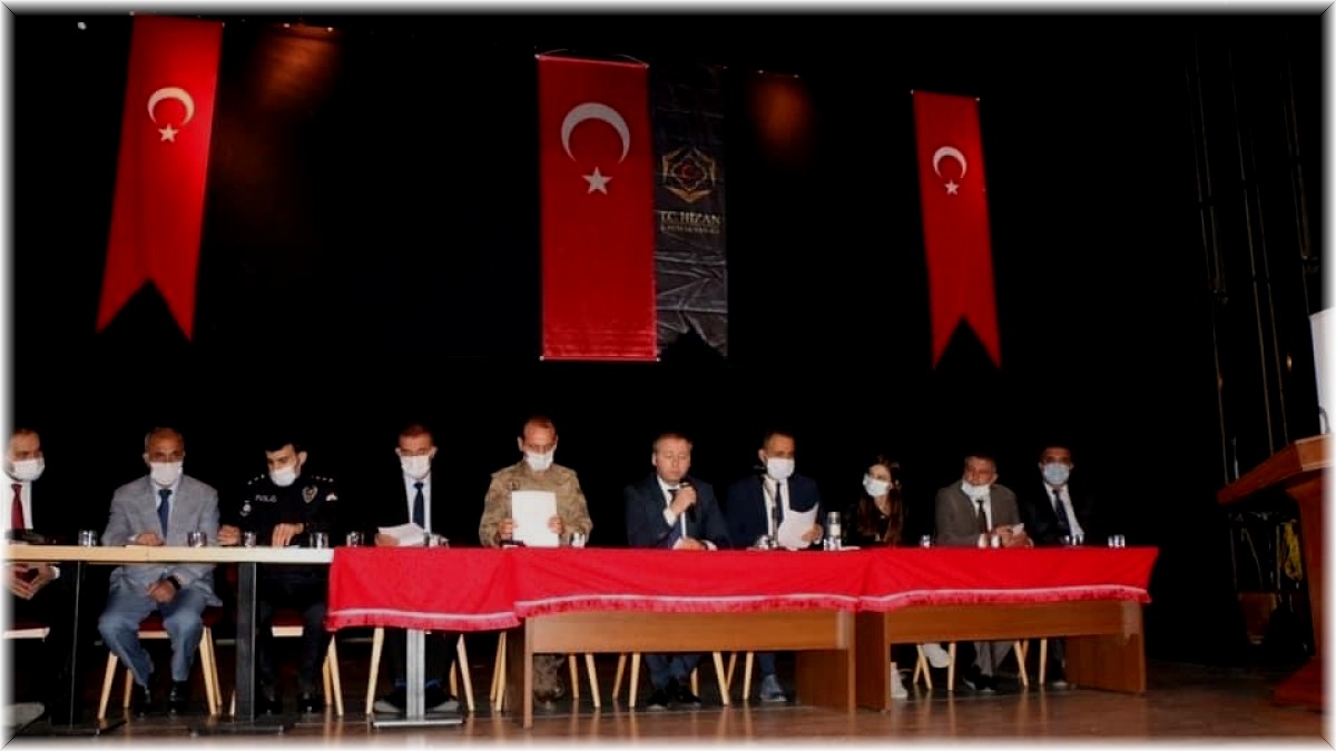 Bitlis Hizan Kaymakamı Yelek, muhtarlarla bir araya geldi