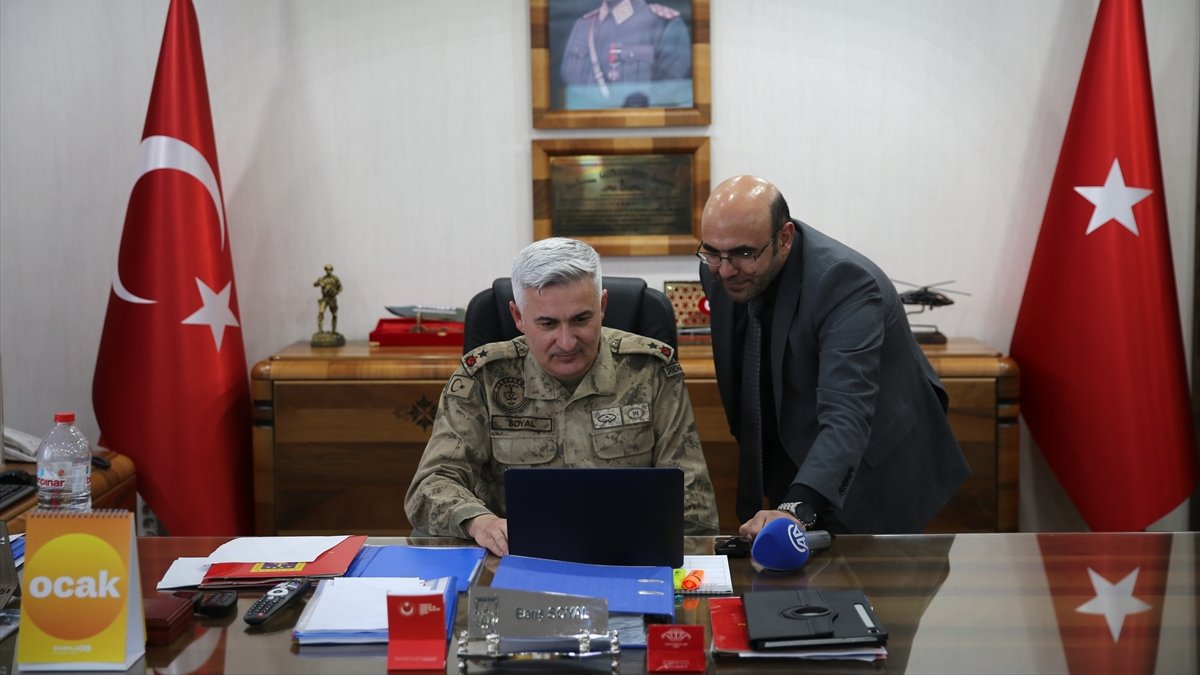 Bitlis İl Jandarma Komutanı Tuğgeneral Soyal, AA'nın Yılın Kareleri oylamasına katıldı