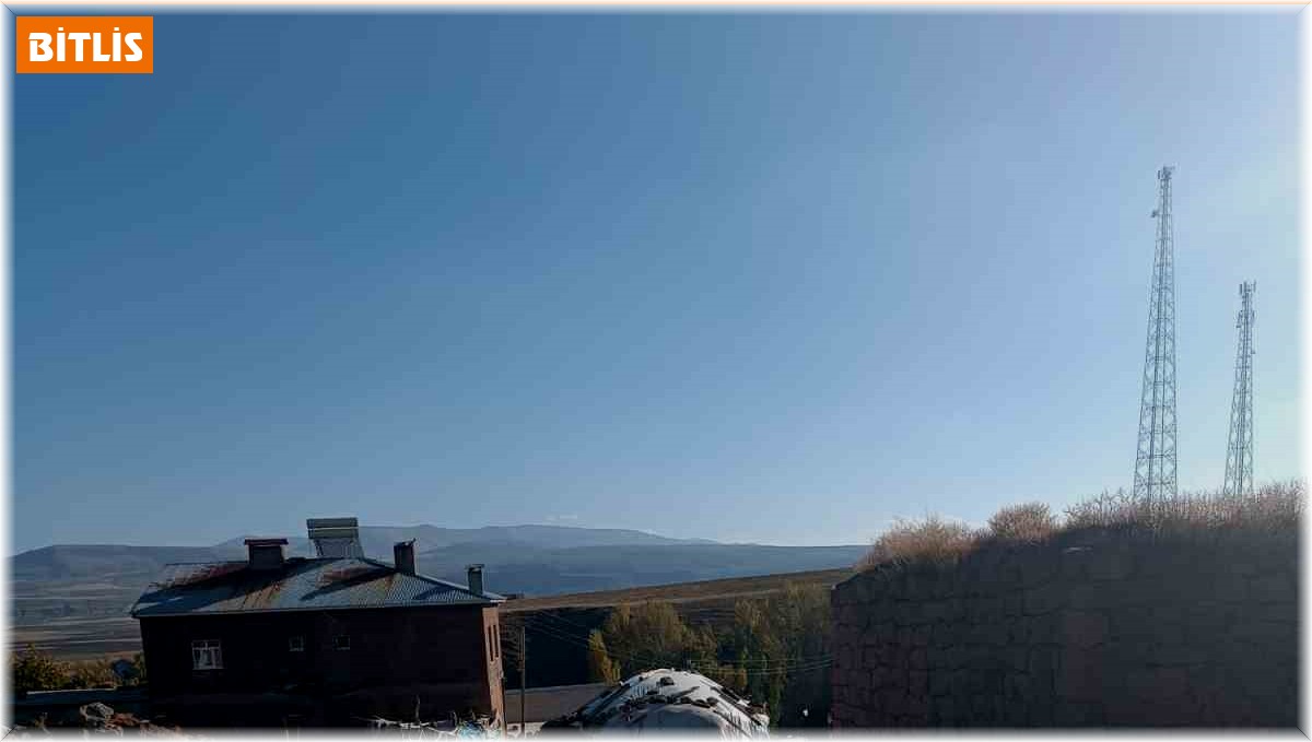 Bitlis İl Özel İdaresi tarafından köylerin yol bakım ve onarım çalışmaları devam ediyor