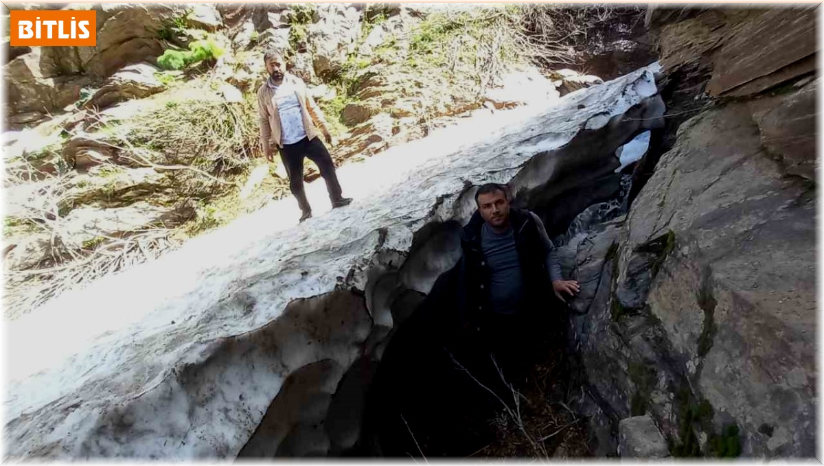 Bitlis'in kar tünelleri buzdan mağaraları andırıyor
