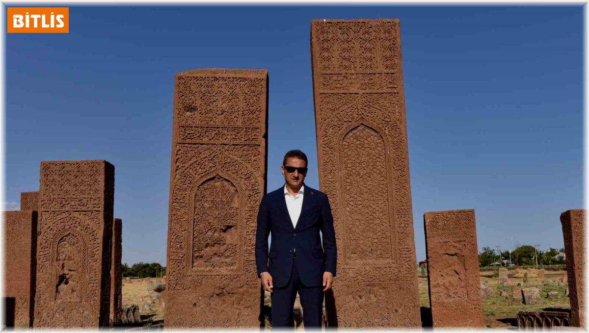Bitlis'in yeni Valisi Karaömeroğlu, ilk ziyaretini tarihi ilçe Ahlat'a yaptı