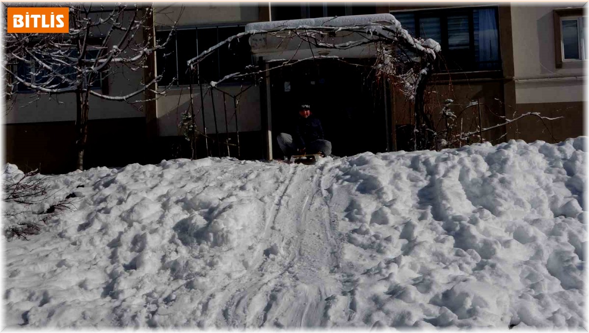 Bitlis'te 15 köy yolu kardan dolayı kapalı