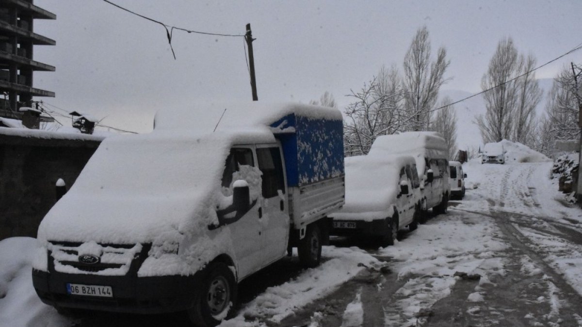 Bitlis'te 25 köy yolu ulaşıma kapandı