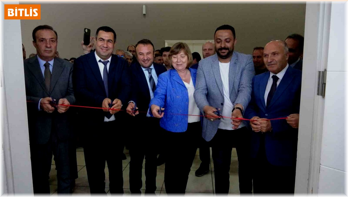 Bitlis'te 4 bin 600 öğrencinin geri dönüşüm malzemeleriyle yaptığı eserler sergilendi